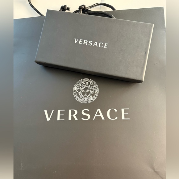 NWT VERSACE ORCHID BAROCCO
WOOL-SILK BLEND SHAWL/SCARF - Picture 11 of 11